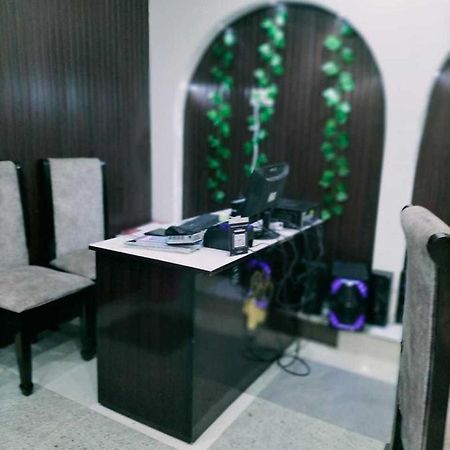Oyo Mosaic Hotel And Restaurant Gonda Esterno foto