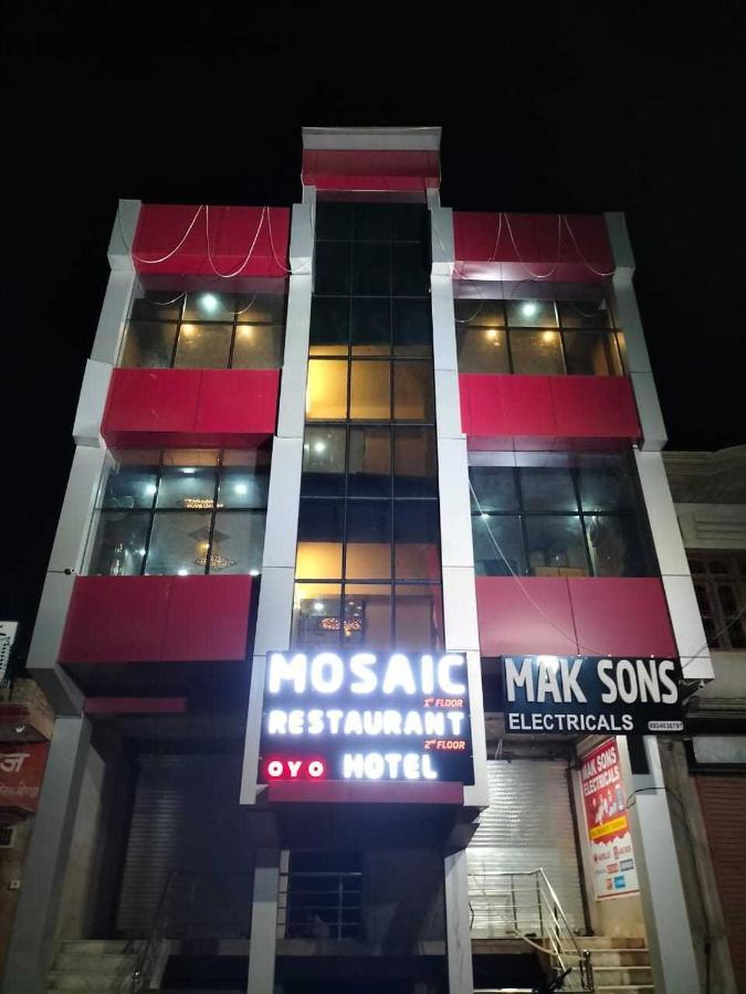 Oyo Mosaic Hotel And Restaurant Gonda Esterno foto