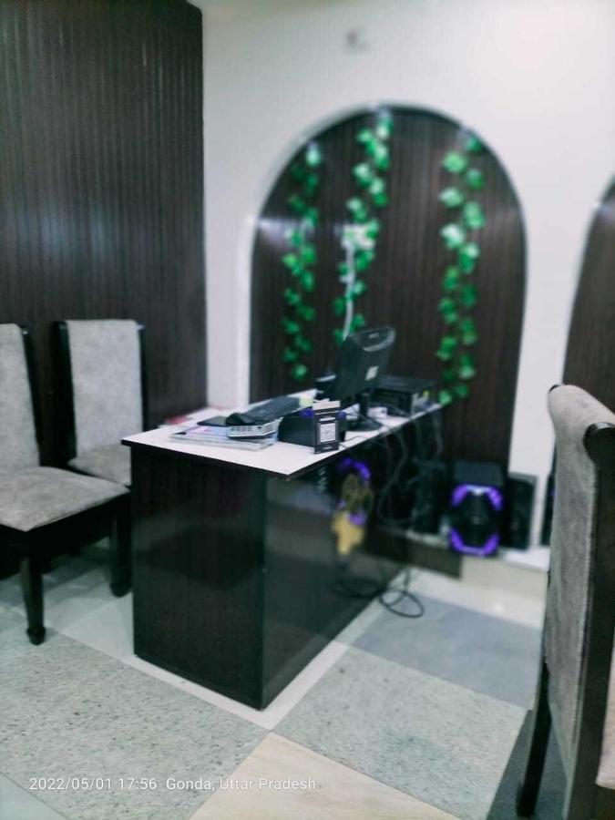 Oyo Mosaic Hotel And Restaurant Gonda Esterno foto