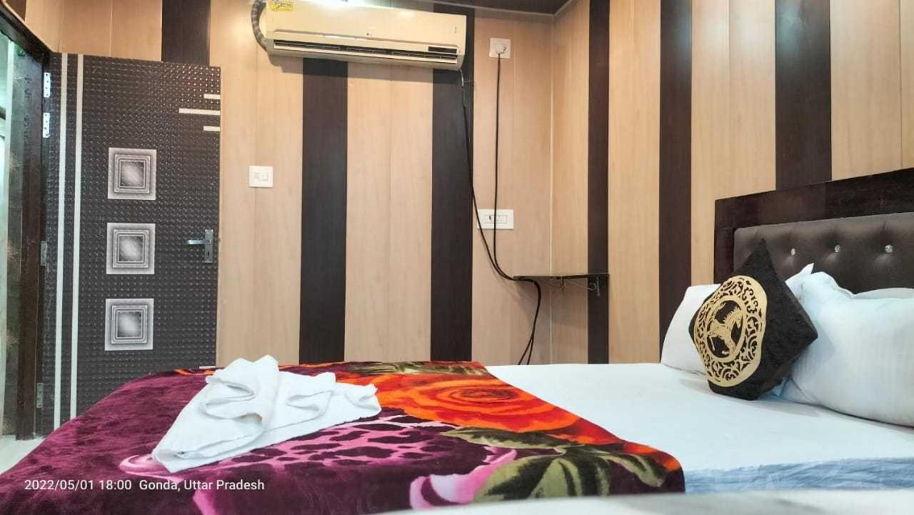 Oyo Mosaic Hotel And Restaurant Gonda Esterno foto