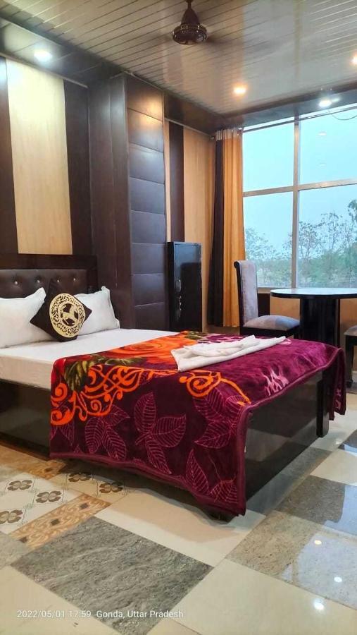 Oyo Mosaic Hotel And Restaurant Gonda Esterno foto